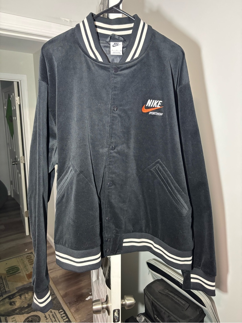 NWT Nike Big Swoosh Men X-Large Black corduroy Bomber Varsity Sportswear Jacket